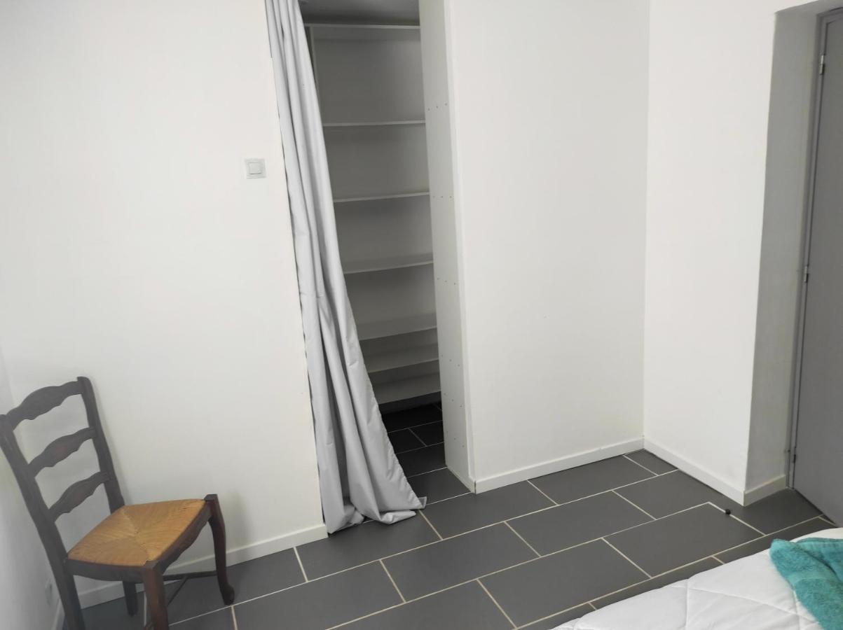 REZ DE CH. Appart 2 Ch. terrasse et parking Lurs