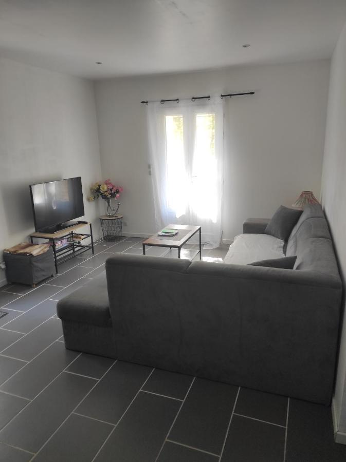 Appartement REZ DE CH. Appart 2 Ch. terrasse et parking Lurs